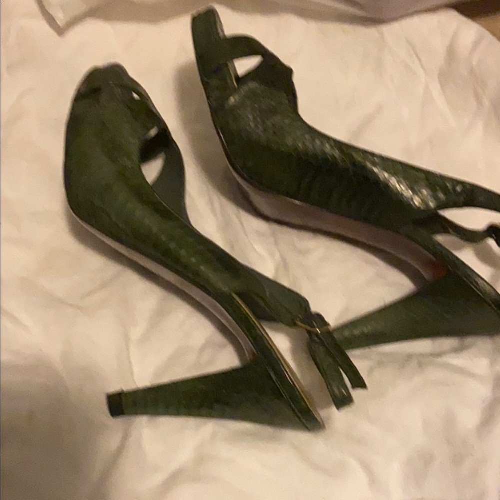 Heels - Picture 2 of 3